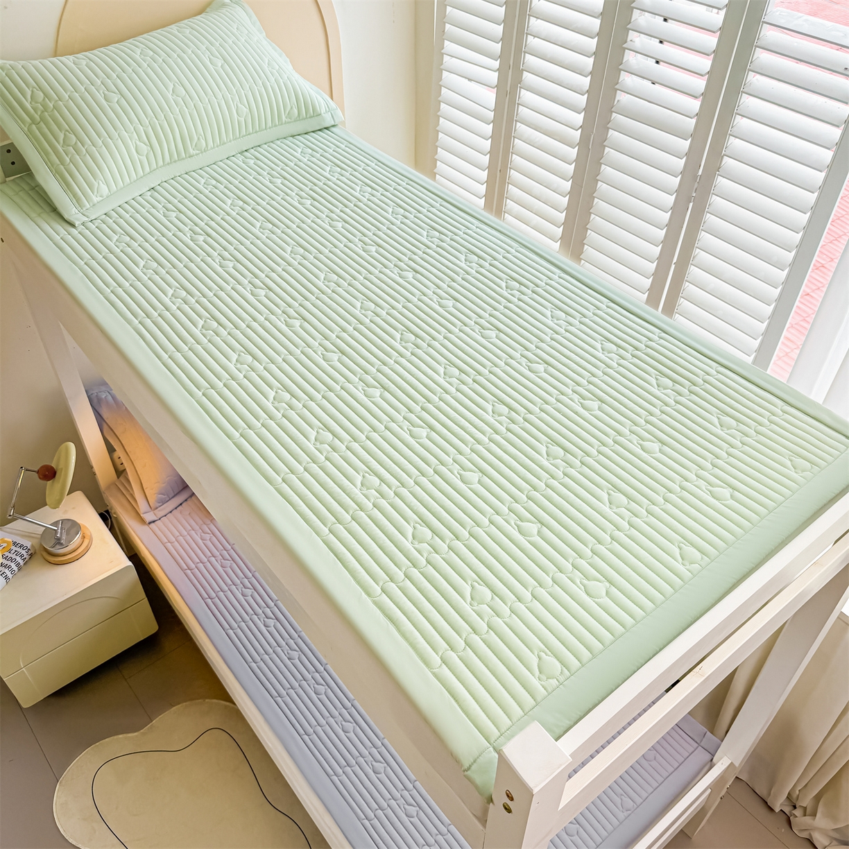 91家纺网 家纺一手货源 找家纺 雯豆家纺 2025新款学生宿舍夹棉床褥薄垫子上下铺床单人床护垫 爱心熊-床褥款暮云灰