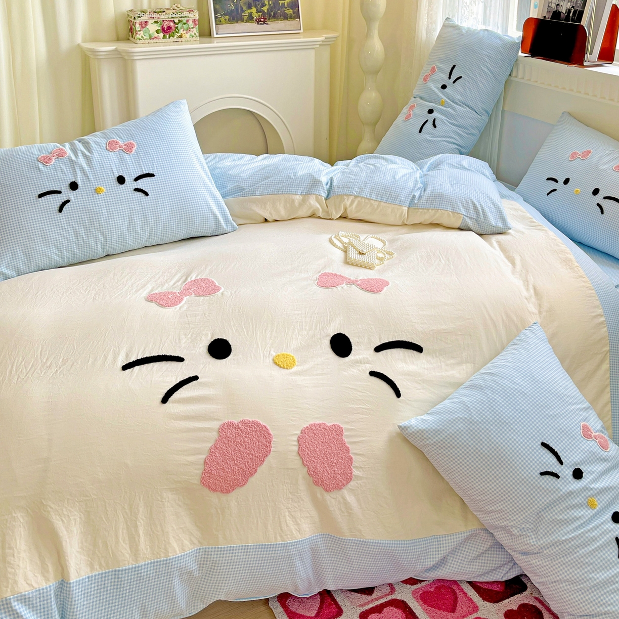 91家纺网 家纺一手货源 找家纺 富米莱（原臻工厂） 2025新款云朵棉水洗棉毛巾绣拼角工艺四件套 快乐猫咪-蓝格