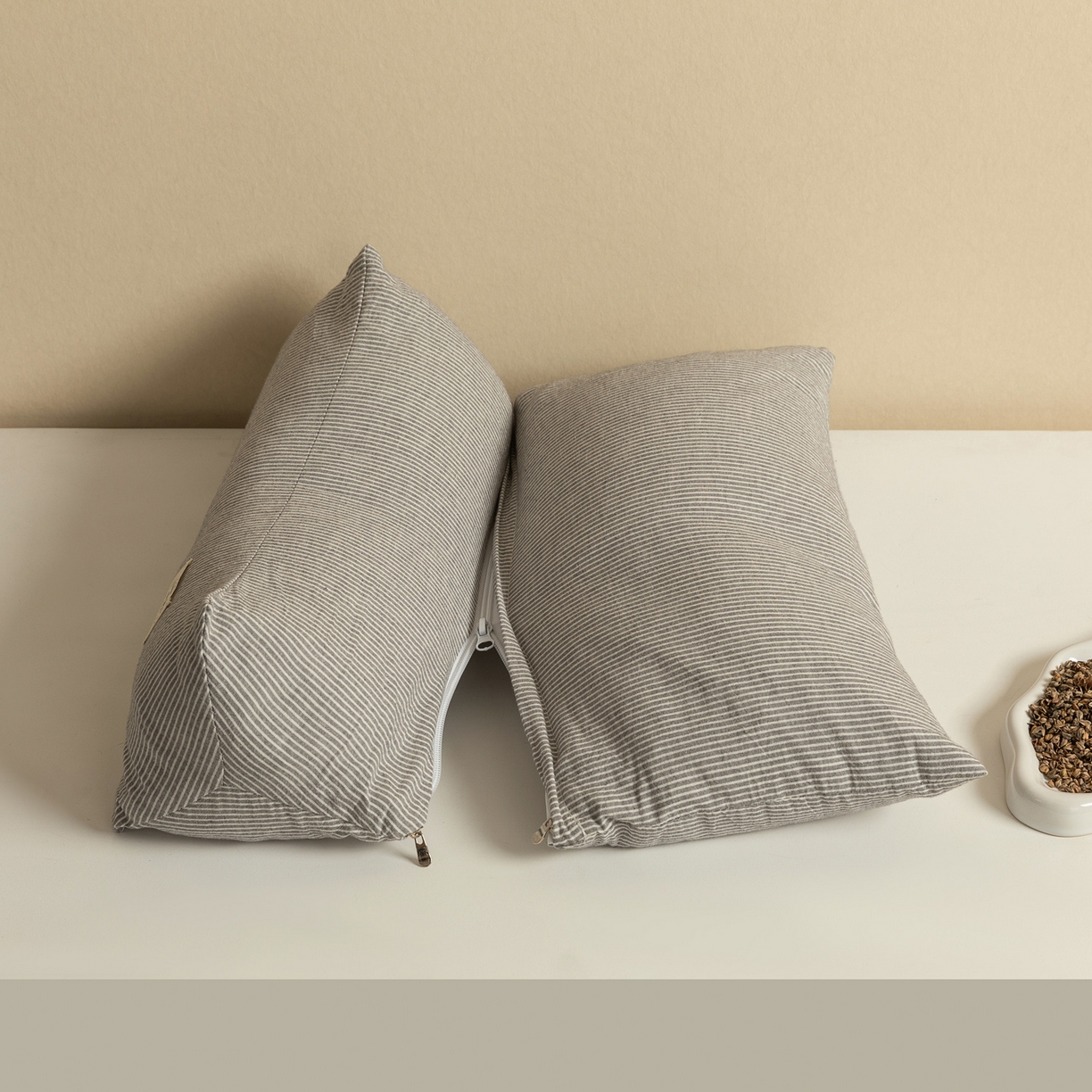 91家纺网 家纺一手货源 找家纺 芯奇想 2025新款KBX全棉二合一荞麦枕枕头枕芯 KBX全棉二合一荞麦枕灰条纹