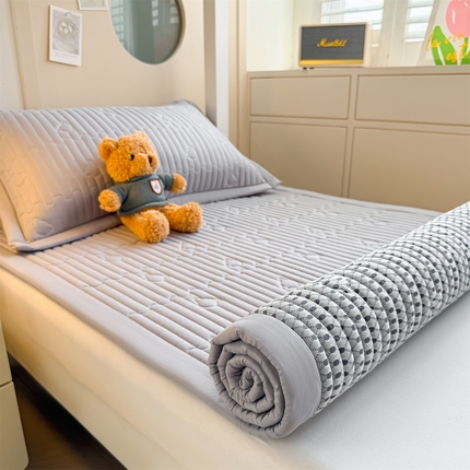 雯豆家纺 2025新款学生宿舍夹棉床褥薄垫子上下铺床单人床护垫 爱心熊-床褥款暮云灰
