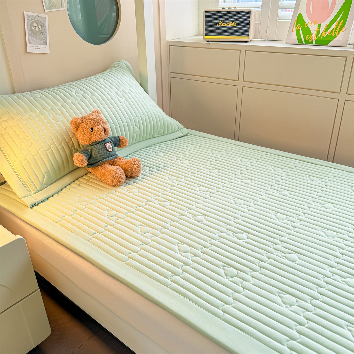 91家纺网 家纺一手货源 找家纺 雯豆家纺 2025新款学生宿舍夹棉床褥薄垫子上下铺床单人床护垫 爱心熊-床褥款清雅绿