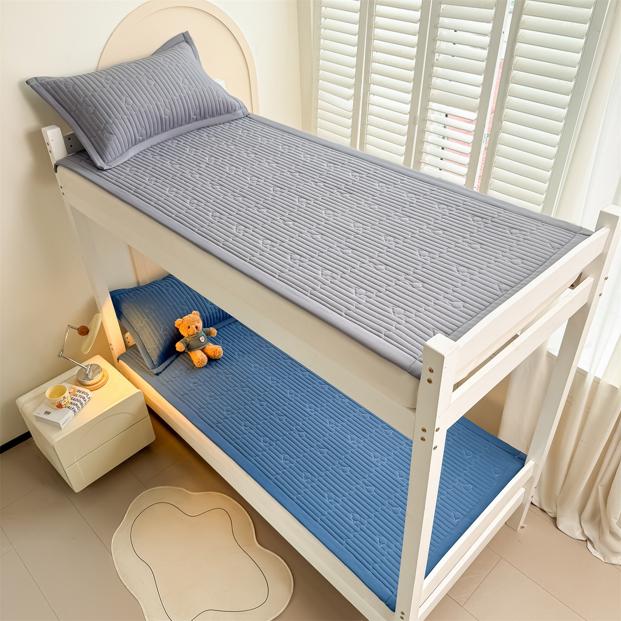 91家纺网 家纺一手货源 找家纺 雯豆家纺 2025新款学生宿舍夹棉床褥薄垫子上下铺床单人床护垫 爱心熊-床褥款黛蓝