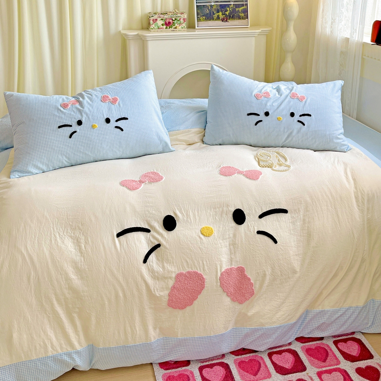 91家纺网 家纺一手货源 找家纺 富米莱（原臻工厂） 2025新款云朵棉水洗棉毛巾绣拼角工艺四件套 快乐猫咪-蓝格