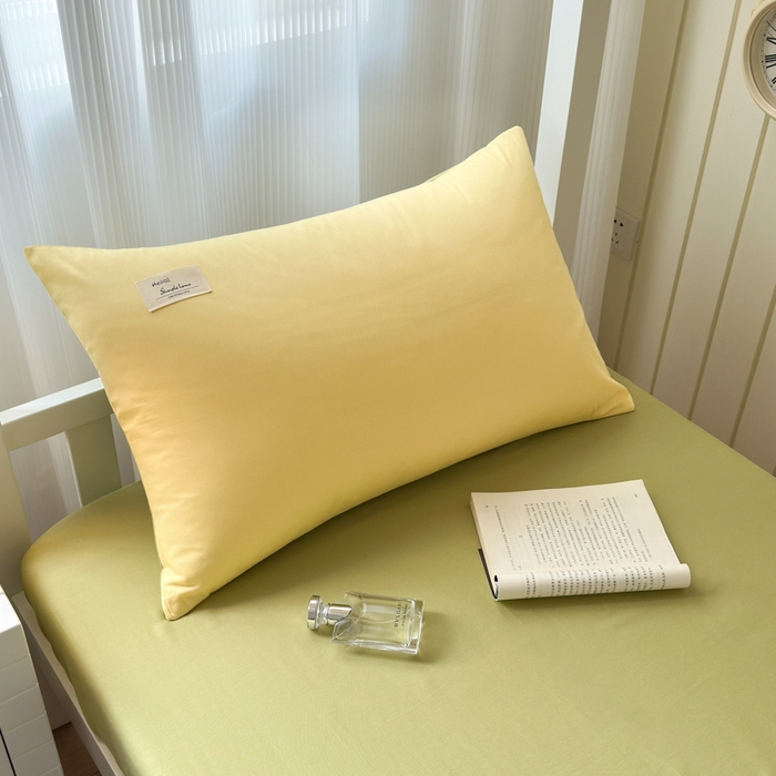 91家纺网 家纺一手货源 找家纺 曼之夏 2025新款全棉拼色纯色宿舍学生三件套 杏黄+草绿