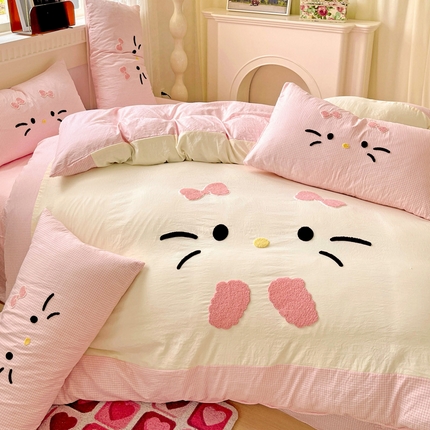 91家纺网 家纺一手货源 找家纺 （总）富米莱（原臻工厂） 2025新款云朵棉水洗棉毛巾绣拼角工艺四件套