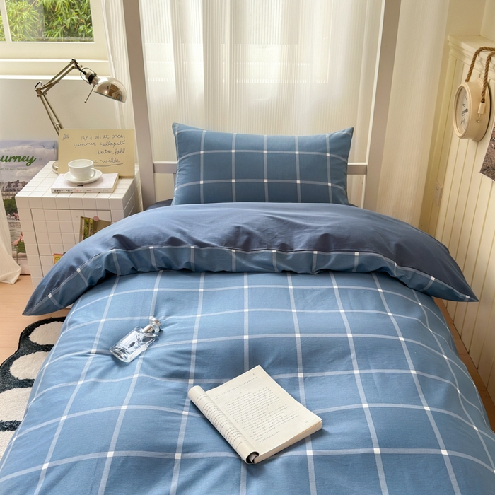 91家纺网 家纺一手货源 找家纺 曼之夏 2025新款全棉拼色纯色宿舍学生三件套 蓝格