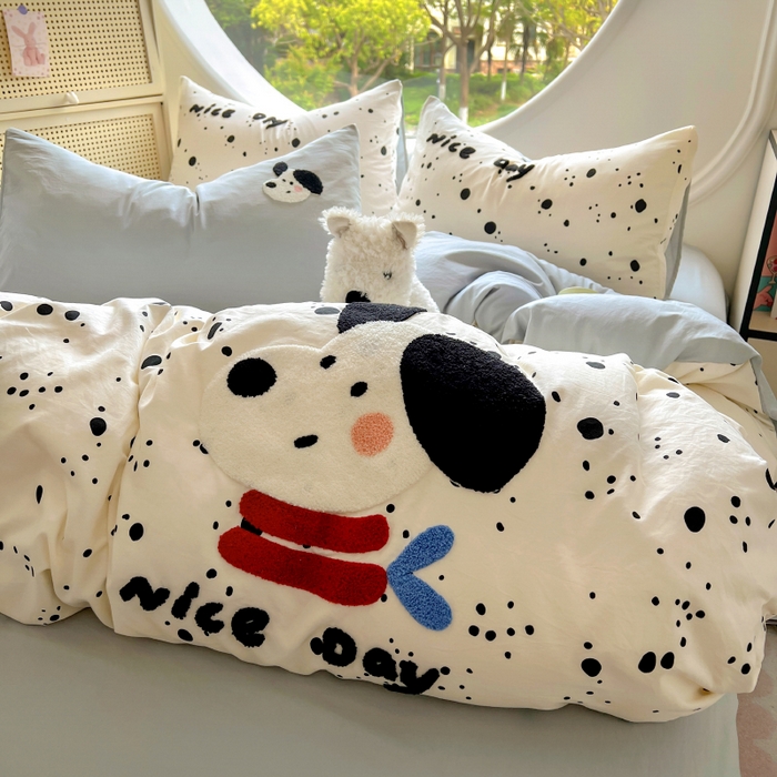 91家纺网 家纺一手货源 找家纺 百寐 2025新款亲肤柔软水洗棉卡通可爱学生季宿舍床三四件套非全棉毛巾绣 斑点狗狗