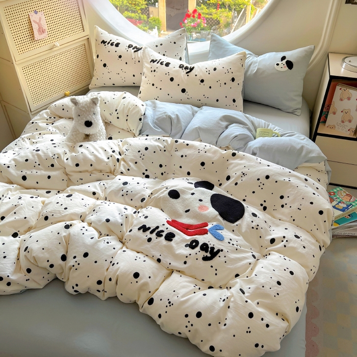 91家纺网 家纺一手货源 找家纺 百寐 2025新款亲肤柔软水洗棉卡通可爱学生季宿舍床三四件套非全棉毛巾绣 斑点狗狗