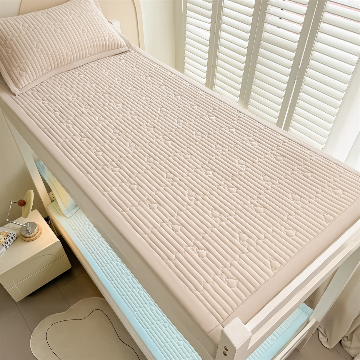 91家纺网 家纺一手货源 找家纺 雯豆家纺 2025新款学生宿舍夹棉床褥薄垫子上下铺床单人床护垫 爱心熊-床褥款淡水蓝