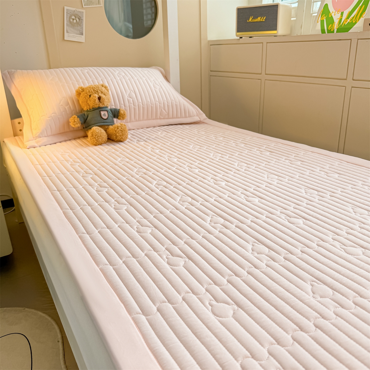 91家纺网 家纺一手货源 找家纺 雯豆家纺 2025新款学生宿舍夹棉床褥薄垫子上下铺床单人床护垫 爱心熊-床褥款密合粉