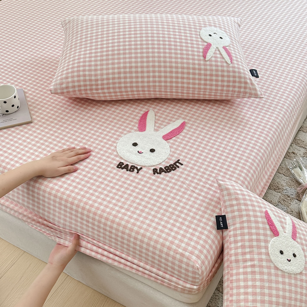 91家纺网 家纺一手货源 找家纺 乐美家纺 2025秋冬新款全棉色织水洗棉床笠三件套系列 甜甜兔