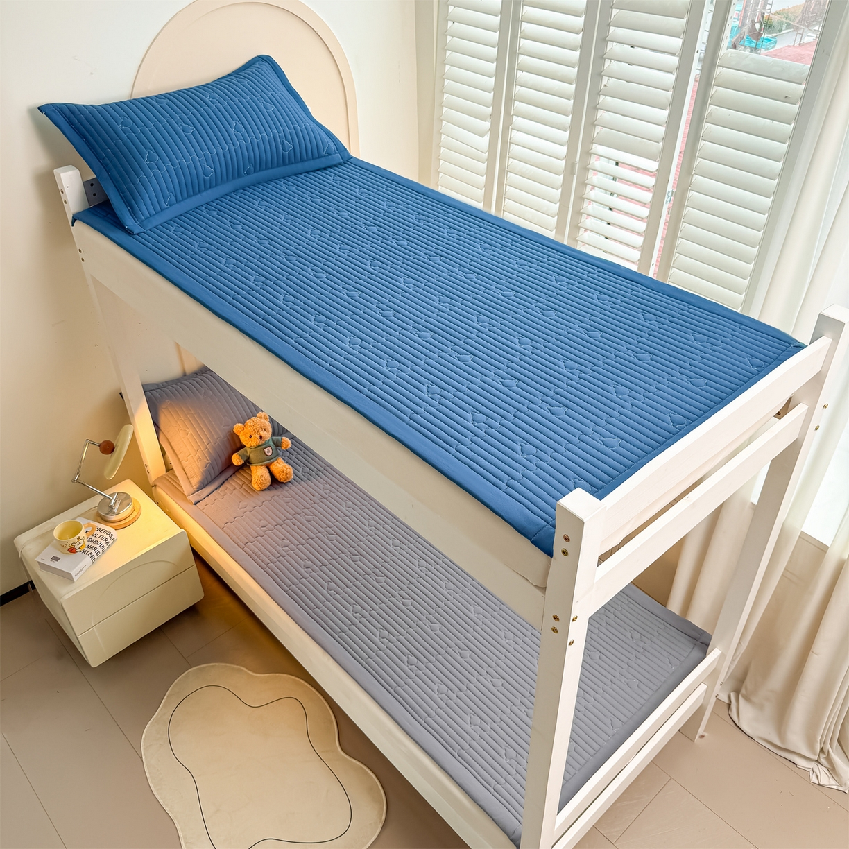 91家纺网 家纺一手货源 找家纺 雯豆家纺 2025新款学生宿舍夹棉床褥薄垫子上下铺床单人床护垫 爱心熊-床褥款深空灰