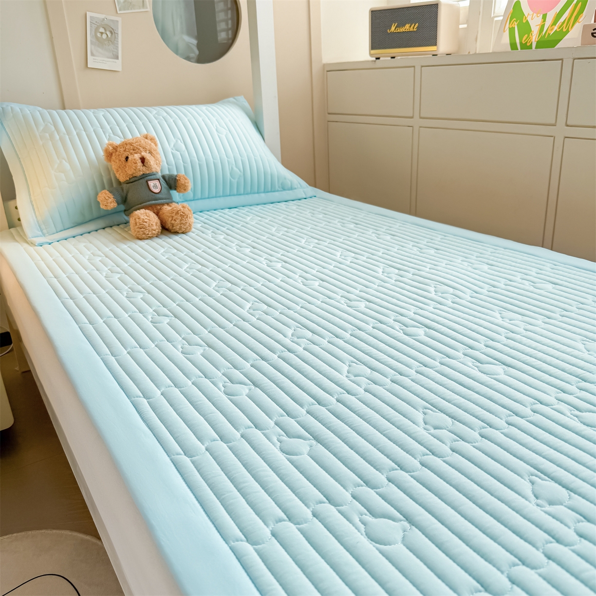 91家纺网 家纺一手货源 找家纺 雯豆家纺 2025新款学生宿舍夹棉床褥薄垫子上下铺床单人床护垫 爱心熊-床褥款淡水蓝