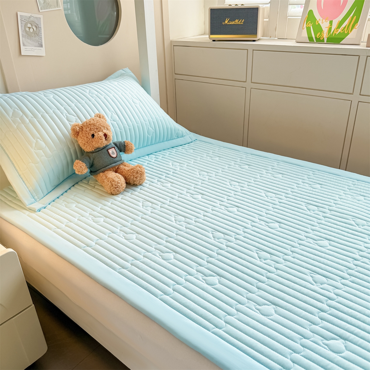 91家纺网 家纺一手货源 找家纺 雯豆家纺 2025新款学生宿舍夹棉床褥薄垫子上下铺床单人床护垫 爱心熊-床褥款淡水蓝