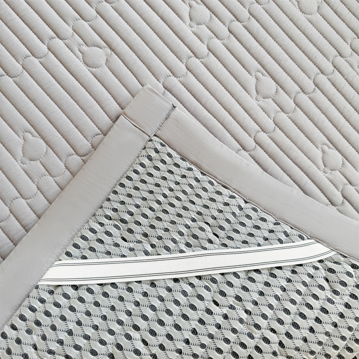 91家纺网 家纺一手货源 找家纺 雯豆家纺 2025新款学生宿舍夹棉床褥薄垫子上下铺床单人床护垫 爱心熊-床褥款暮云灰