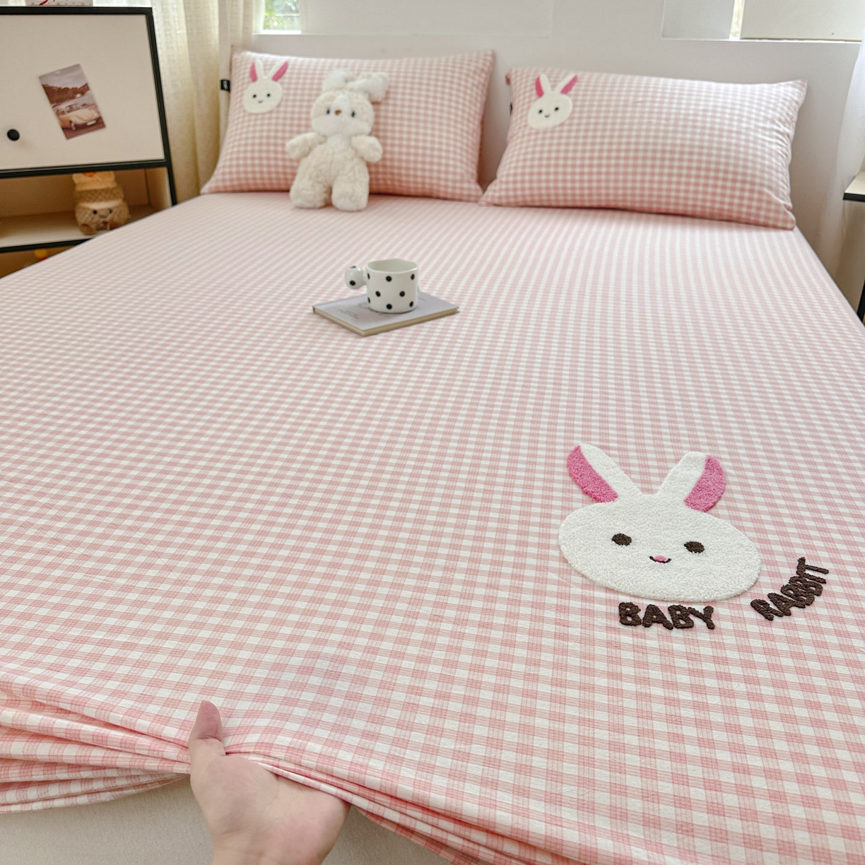 91家纺网 家纺一手货源 找家纺 乐美家纺 2025秋冬新款全棉色织水洗棉床笠三件套系列 甜甜兔