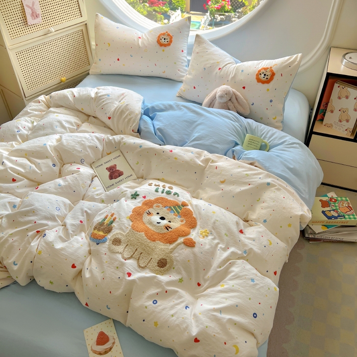 91家纺网 家纺一手货源 找家纺 百寐 2025新款亲肤柔软水洗棉卡通可爱学生季宿舍床三四件套非全棉毛巾绣 星空狮子