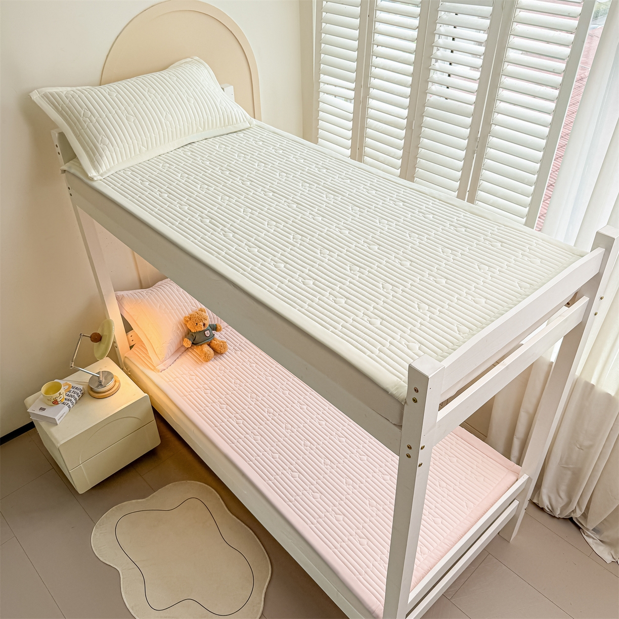 91家纺网 家纺一手货源 找家纺 雯豆家纺 2025新款学生宿舍夹棉床褥薄垫子上下铺床单人床护垫 爱心熊-床褥款密合粉