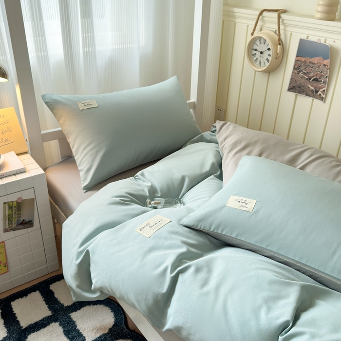 91家纺网 家纺一手货源 找家纺 曼之夏 2025新款全棉拼色纯色宿舍学生三件套 水兰+米灰