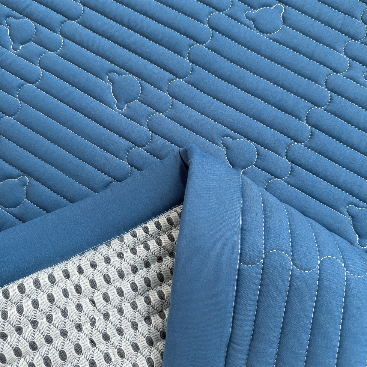 91家纺网 家纺一手货源 找家纺 雯豆家纺 2025新款学生宿舍夹棉床褥薄垫子上下铺床单人床护垫 爱心熊-床褥款黛蓝