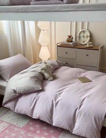 91家纺网 家纺一手货源 找家纺 泽西家纺 2025新款A类加密全棉40支13376简约风宿舍双拼纯色纯棉学生三件套 微微紫+浅米灰