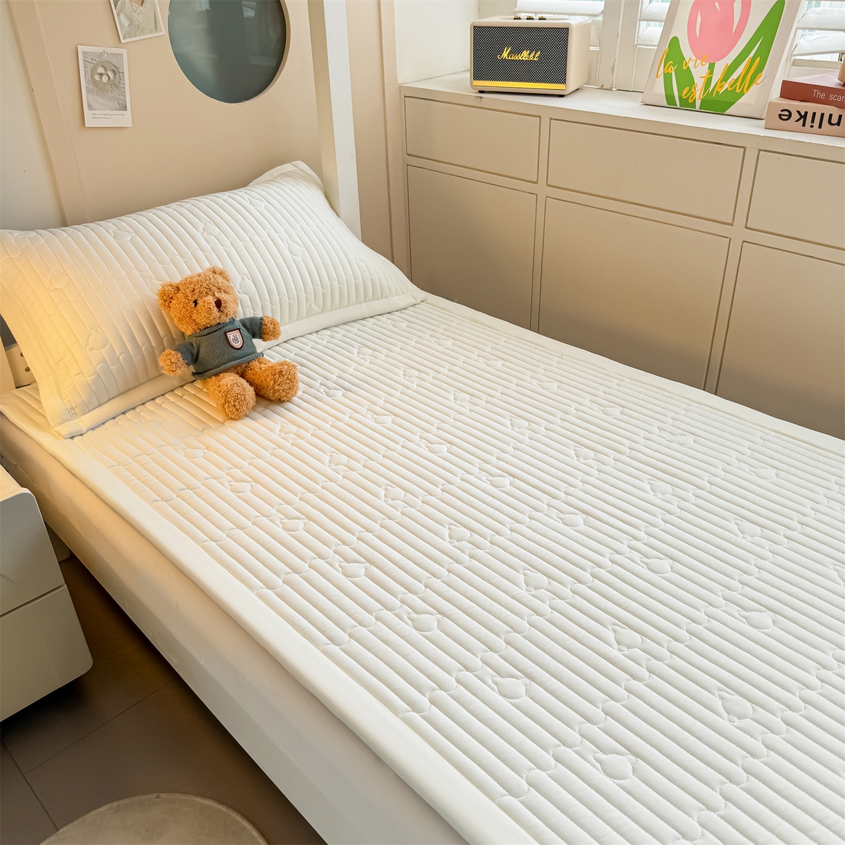 91家纺网 家纺一手货源 找家纺 雯豆家纺 2025新款学生宿舍夹棉床褥薄垫子上下铺床单人床护垫 爱心熊-床褥款月光白