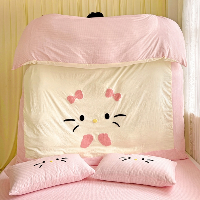 91家纺网 家纺一手货源 找家纺 富米莱（原臻工厂） 2025新款云朵棉水洗棉毛巾绣拼角工艺四件套 快乐猫咪-粉格