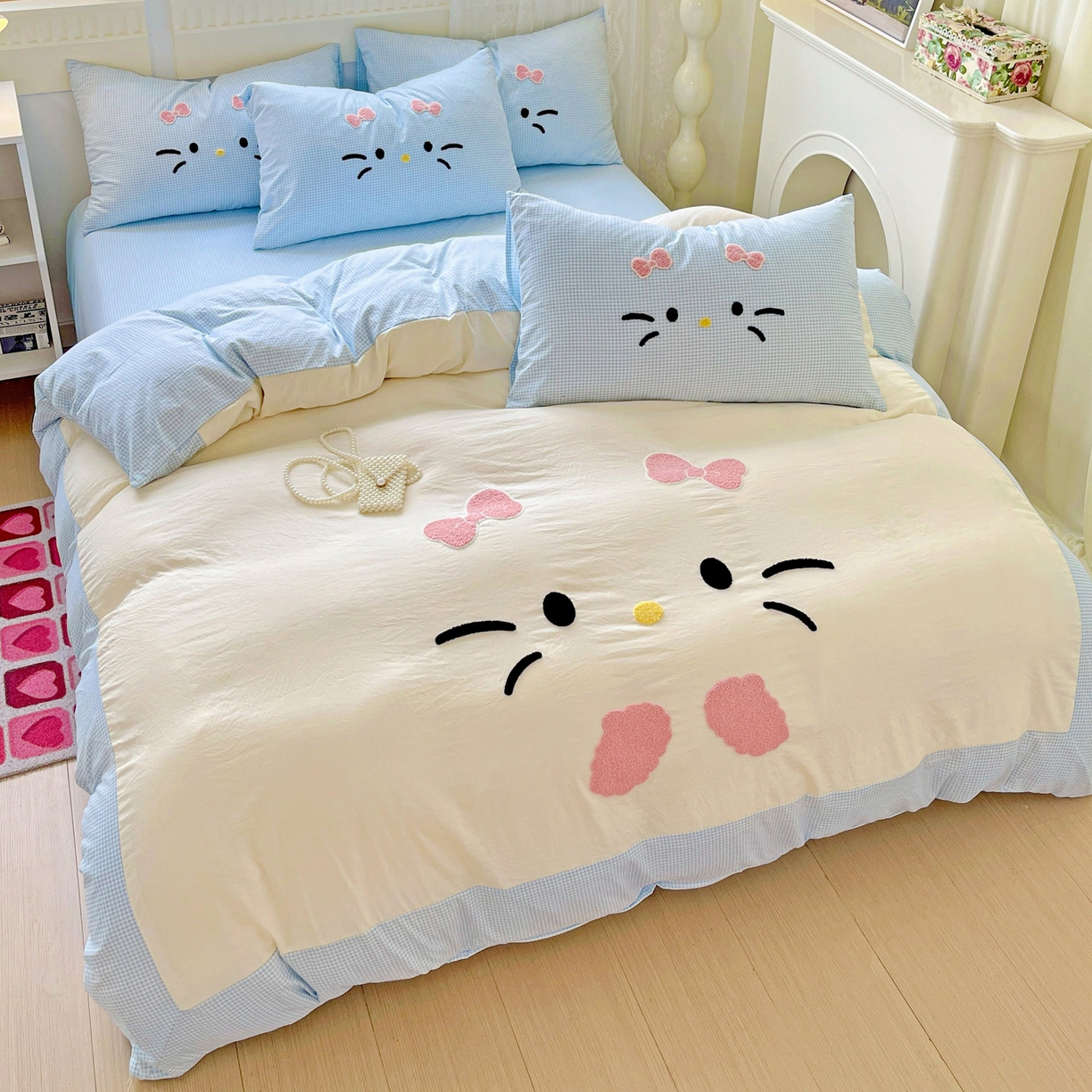 91家纺网 家纺一手货源 找家纺 富米莱（原臻工厂） 2025新款云朵棉水洗棉毛巾绣拼角工艺四件套 快乐猫咪-蓝格