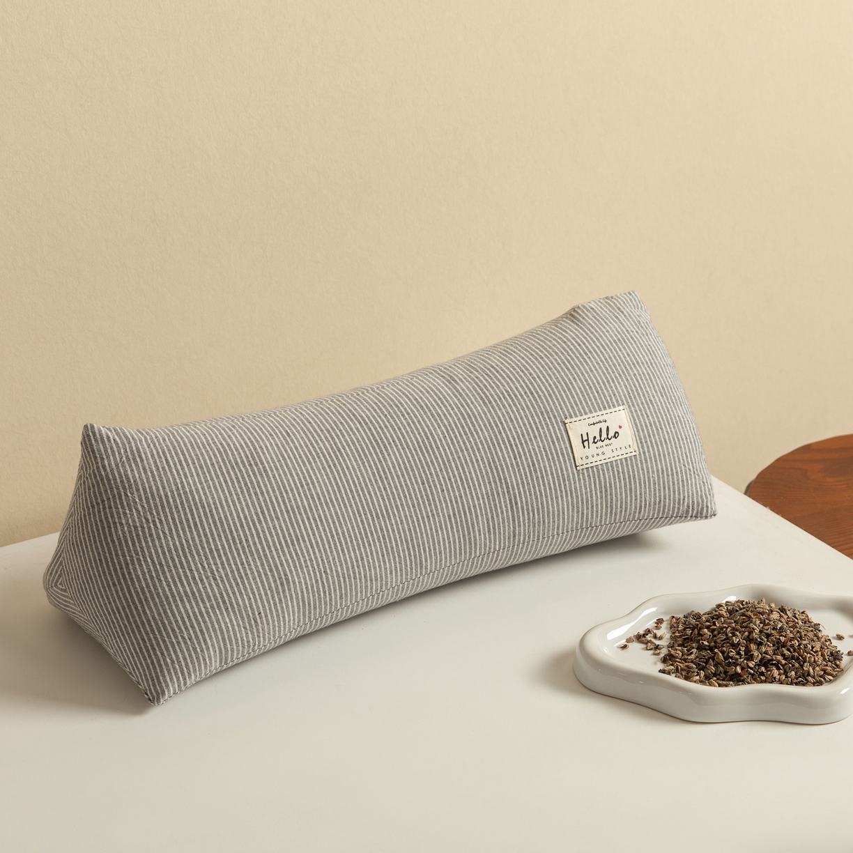 91家纺网 家纺一手货源 找家纺 芯奇想 2025新款全棉三角荞麦枕枕头枕芯 KT全棉三角荞麦枕灰条纹