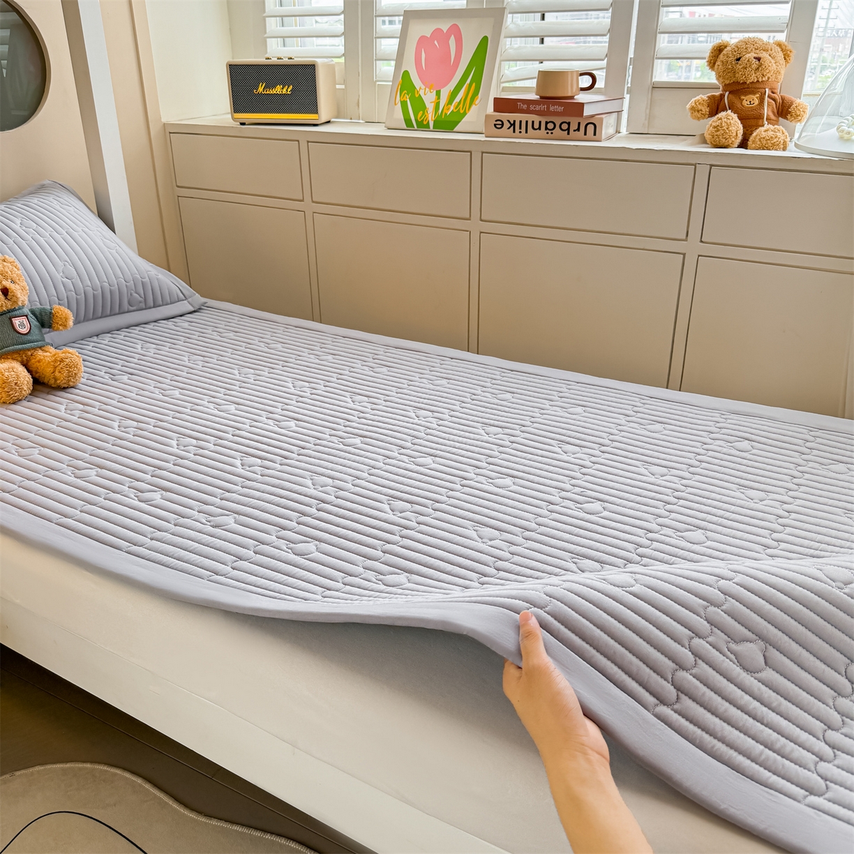 91家纺网 家纺一手货源 找家纺 雯豆家纺 2025新款学生宿舍夹棉床褥薄垫子上下铺床单人床护垫 爱心熊-床褥款暮云灰