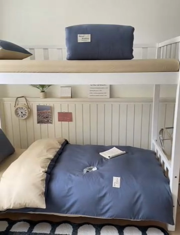 91家纺网 家纺一手货源 找家纺 曼之夏 2025新款全棉拼色纯色宿舍学生三件套 兰灰+浅驼