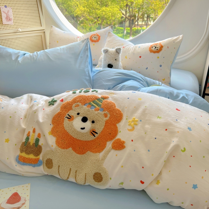 91家纺网 家纺一手货源 找家纺 百寐 2025新款亲肤柔软水洗棉卡通可爱学生季宿舍床三四件套非全棉毛巾绣 星空狮子