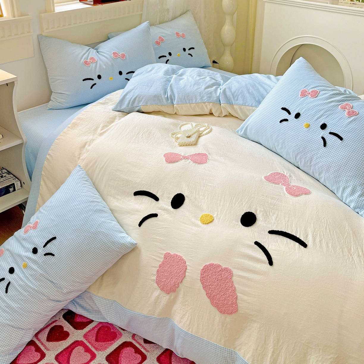91家纺网 家纺一手货源 找家纺 富米莱（原臻工厂） 2025新款云朵棉水洗棉毛巾绣拼角工艺四件套 快乐猫咪-蓝格