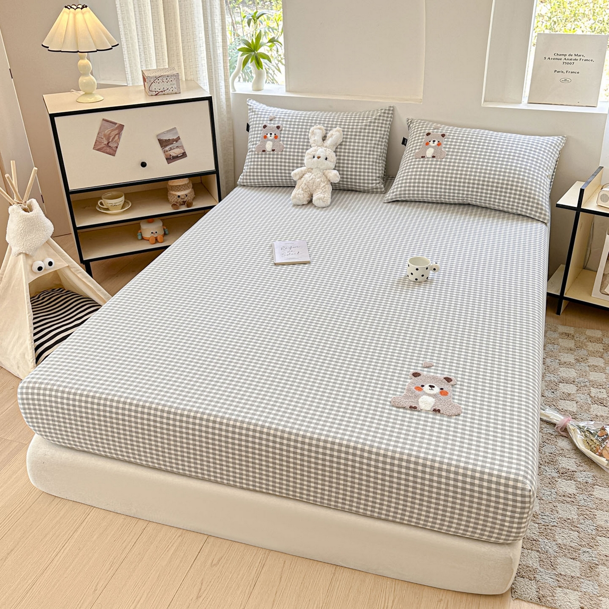 91家纺网 家纺一手货源 找家纺 乐美家纺 2025秋冬新款全棉色织水洗棉床笠三件套系列 熊嘟嘟