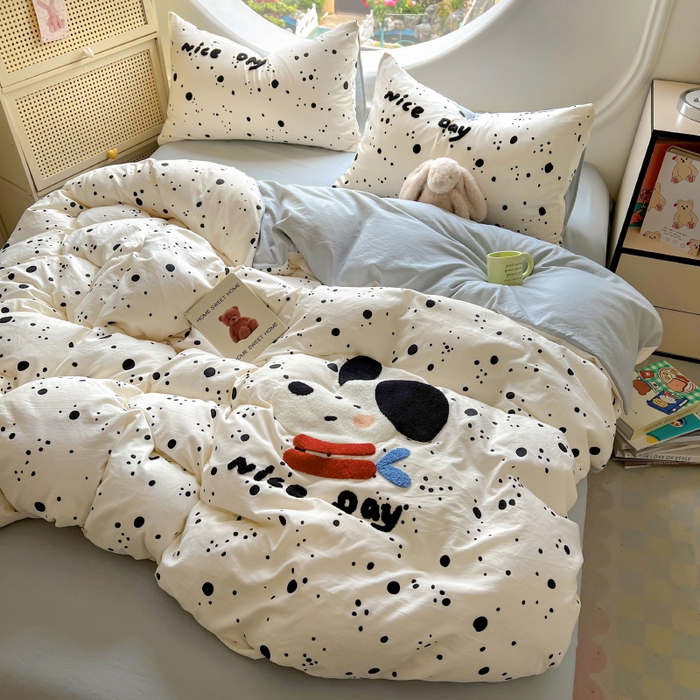 91家纺网 家纺一手货源 找家纺 百寐 2025新款亲肤柔软水洗棉卡通可爱学生季宿舍床三四件套非全棉毛巾绣 斑点狗狗