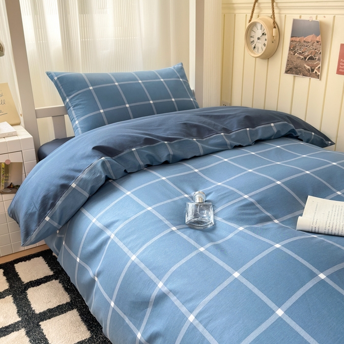 91家纺网 家纺一手货源 找家纺 曼之夏 2025新款全棉拼色纯色宿舍学生三件套 蓝格