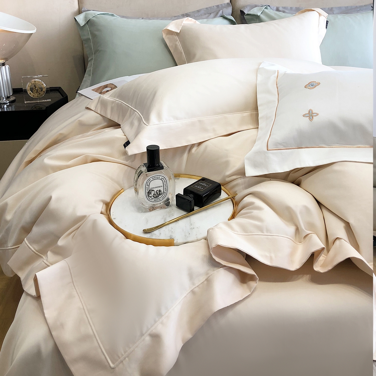 91家纺网 家纺一手货源 找家纺 乐美家纺 2025新款A类100支—简爱系列埋线工艺四件套 奶昔白