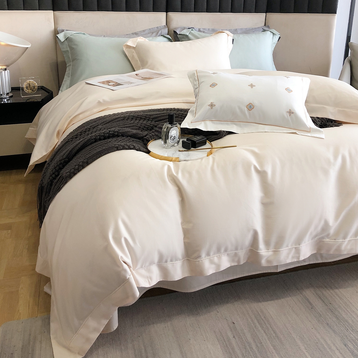 91家纺网 家纺一手货源 找家纺 乐美家纺 2025新款A类100支—简爱系列埋线工艺四件套 奶昔白