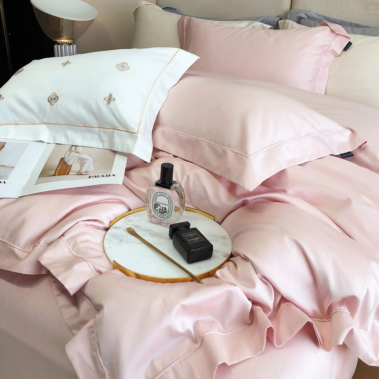 91家纺网 家纺一手货源 找家纺 乐美家纺 2025新款A类100支—简爱系列埋线工艺四件套 露娜粉