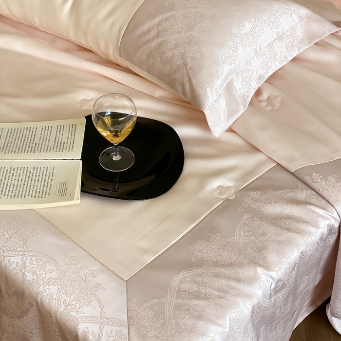 91家纺网 家纺一手货源 找家纺 太古汇2025春夏新款兰精天丝高精密夏被夏凉被空调被四件套奥斯汀系列奥斯汀系列 奥斯汀-樱花粉