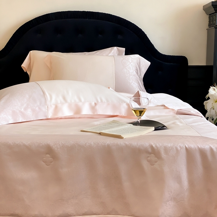 91家纺网 家纺一手货源 找家纺 太古汇2025春夏新款兰精天丝高精密夏被夏凉被空调被四件套奥斯汀系列奥斯汀系列 奥斯汀-樱花粉