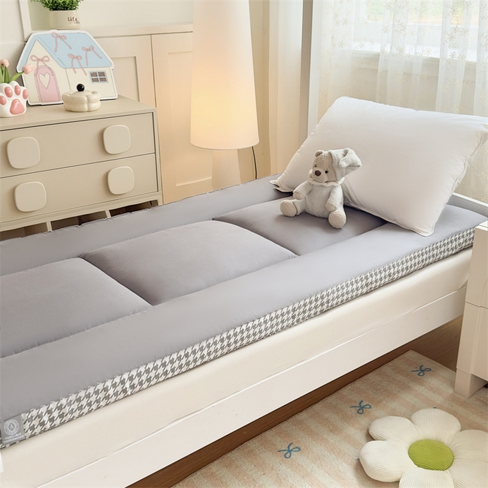 91家纺网 家纺一手货源 找家纺 默忆 2025新款水洗棉抗菌床垫千鸟格系列 千鸟格-灰色