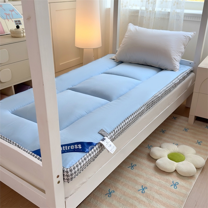 91家纺网 家纺一手货源 找家纺 默忆 2025新款水洗棉抗菌床垫千鸟格系列 千鸟格-蓝色