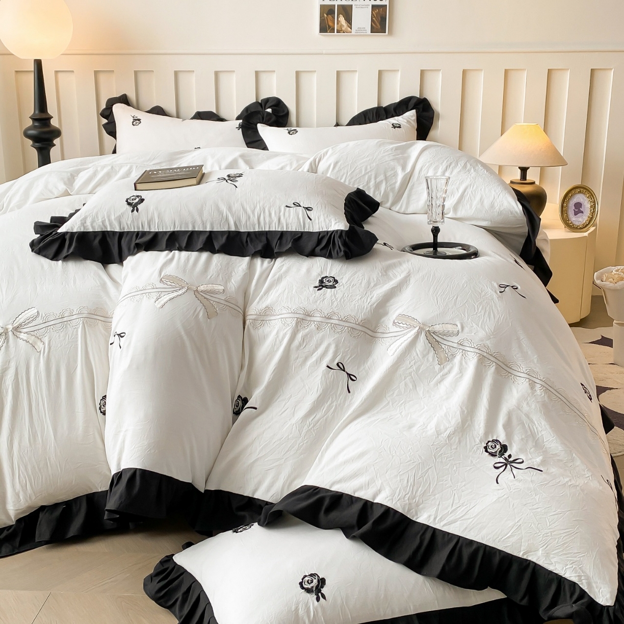 91家纺网 家纺一手货源 找家纺 大麦乐田 2025爆款韩版法式 满版刺绣大宽花边吊边款四件套 浪漫玫瑰 白