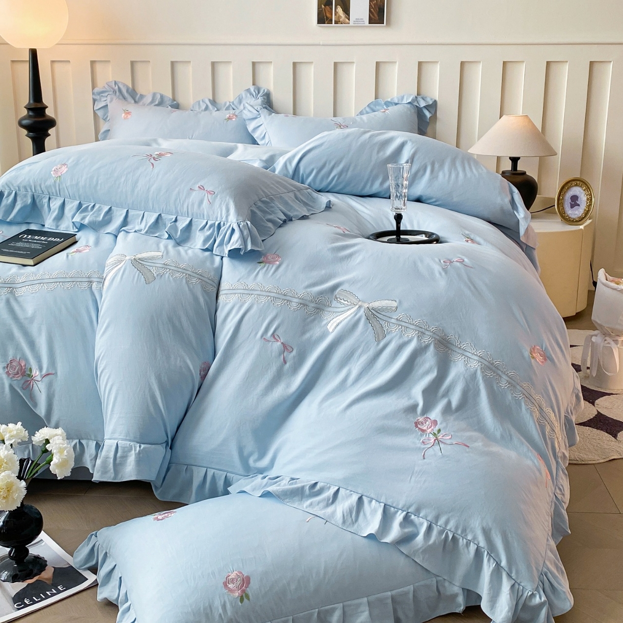 91家纺网 家纺一手货源 找家纺 （总）大麦乐田 2025爆款韩版法式 满版刺绣大宽花边吊边款四件套