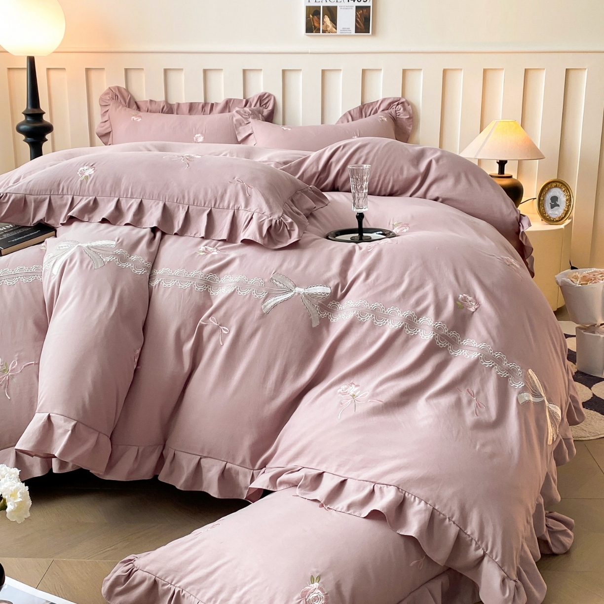 大麦乐田 2025爆款韩版法式 满版刺绣大宽花边吊边款四件套 浪漫玫瑰 豆沙