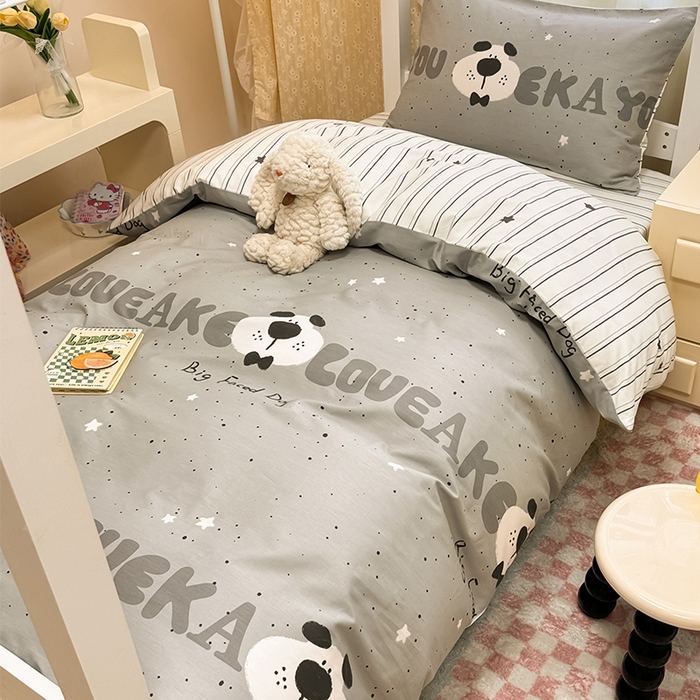 91家纺网 家纺一手货源 找家纺 小懒猪 2023夏秋季ins风小红书同款卡通小清新13372全棉AB版学生三件套学生季上下铺床单款套件 班尼狗