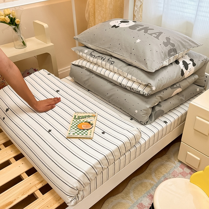 91家纺网 家纺一手货源 找家纺 （总）小懒猪 2025新款ins风小红书同款卡通小清新13372全棉纯棉AB版学生上下铺三件套