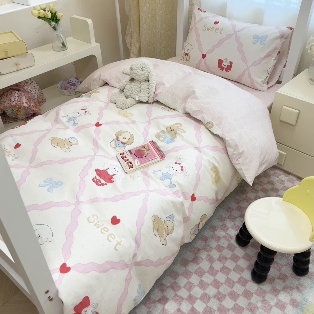 91家纺网 家纺一手货源 找家纺 小懒猪 2025新款ins风小红书同款卡通小清新13372全棉纯棉AB版学生上下铺三件套 洛贝莎