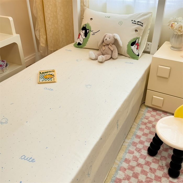 91家纺网 家纺一手货源 找家纺 小懒猪 2025新款ins风小红书同款卡通小清新13372全棉纯棉AB版学生上下铺三件套 淘气喵